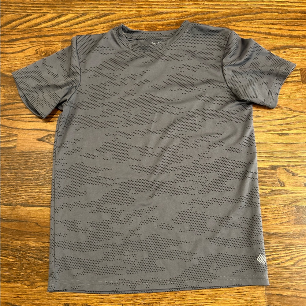 Zelos T-shirt. Boys size large